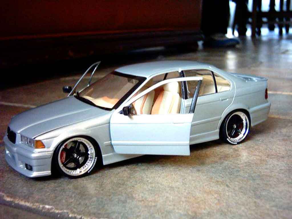 Bmw 318 E36 1/18 Ut Models E36 is sedan jantes racing harts 18 pouces modelauto