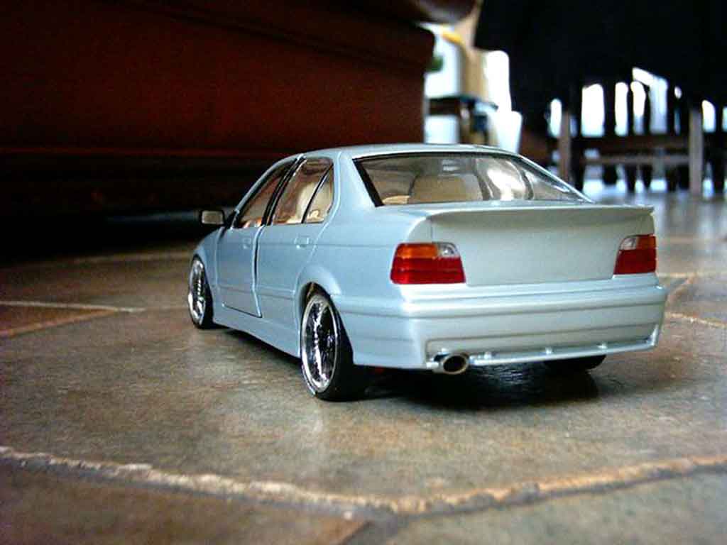 Bmw 318 tuning E36 is sedan jantes racing harts 18 pouces 1/18 Ut Models