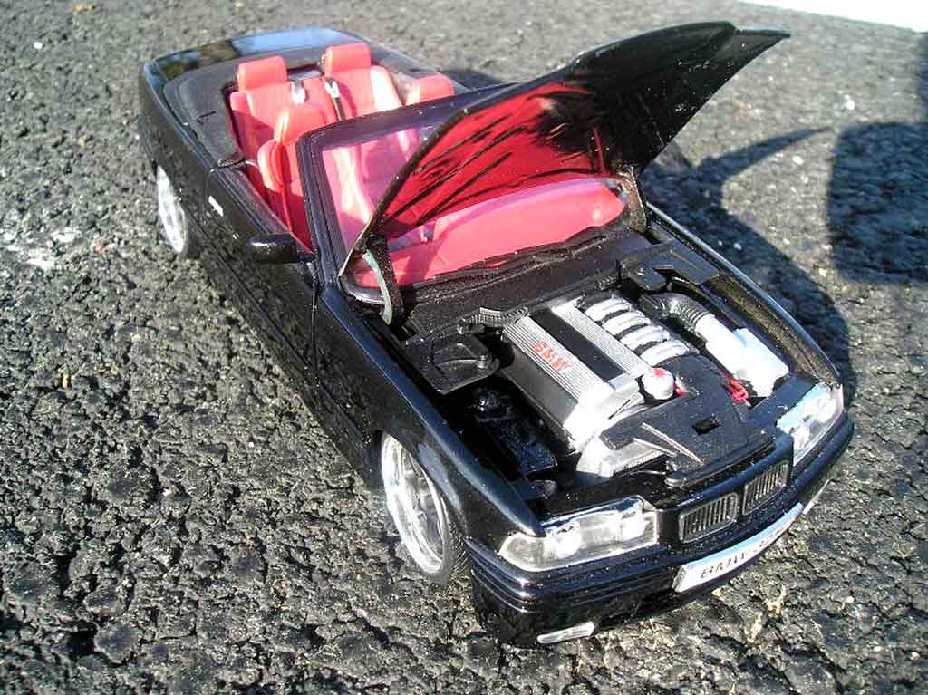 Bmw 325 Cabriolet E36 zwart interieur cuir rood jantes zwarts bords chromes 1/18 Maisto