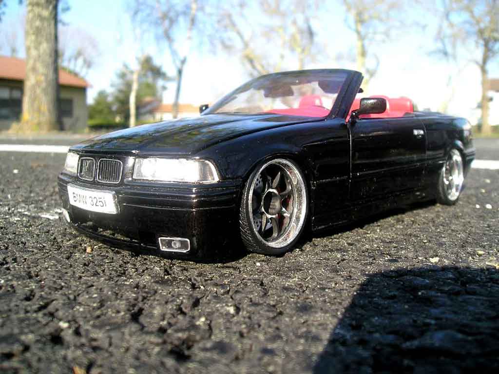 Bmw 325 Cabriolet E36 zwart interieur cuir rood jantes zwarts bords chromes 1/18 Maisto
