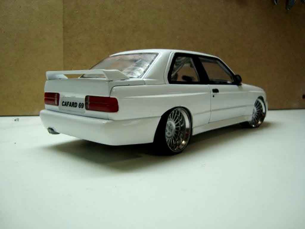 Bmw M3 coupe E30 wit jantes hartge 19 pouces 1/18 Minichamps