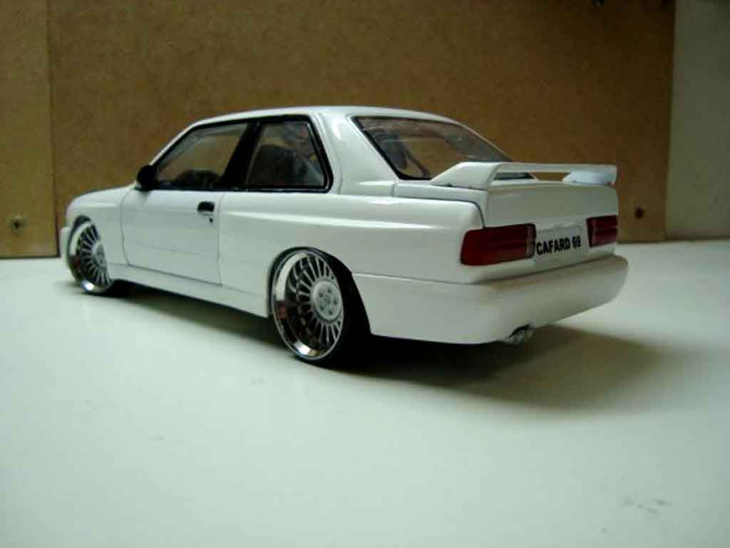 Bmw M3 coupe E30 wit jantes hartge 19 pouces 1/18 Minichamps