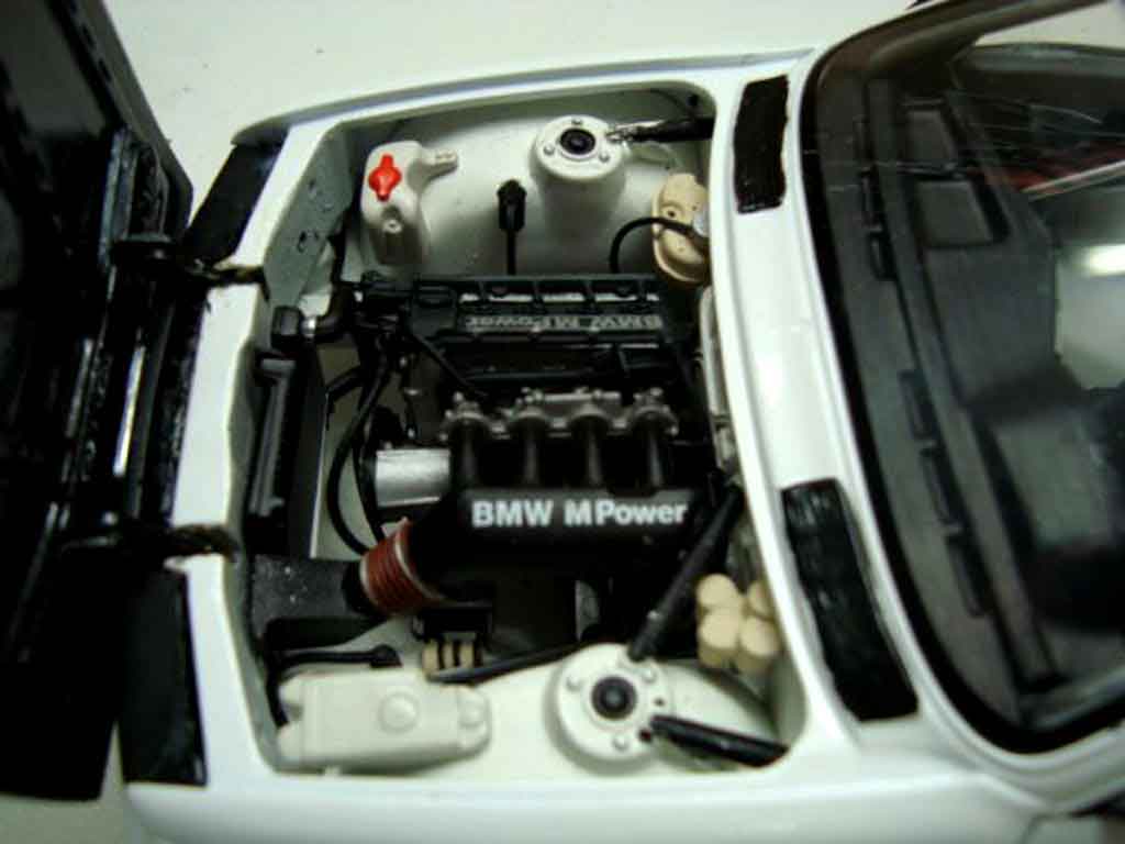 Bmw M3 coupe E30 wit jantes hartge 19 pouces 1/18 Minichamps