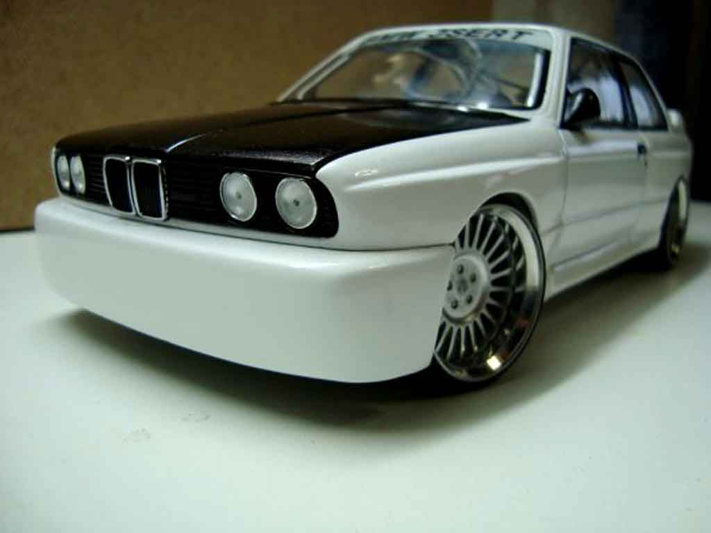 Bmw M3 coupe E30 wit jantes hartge 19 pouces 1/18 Minichamps