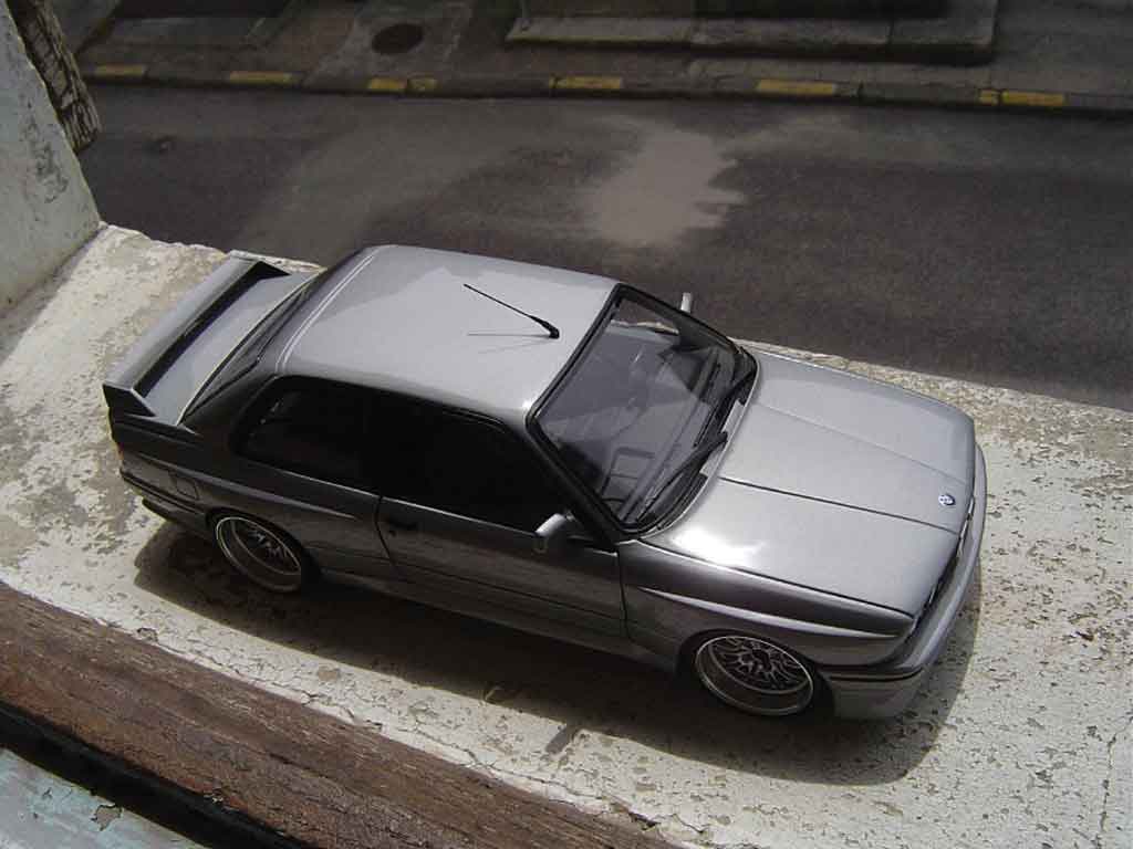 Bmw M3 coupe E30 grijs jantes de m3 e46 avec cerclage chrome 1/18 Kyosho