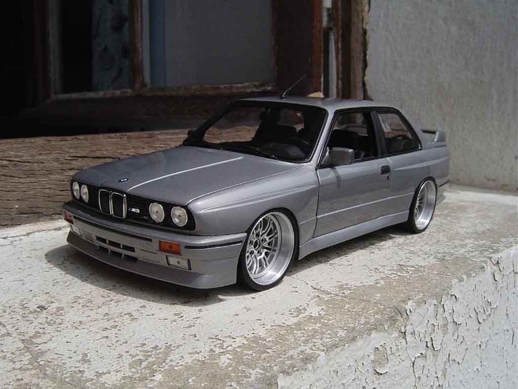 Bmw M3 coupe E30 grijs jantes de m3 e46 avec cerclage chrome 1/18 Kyosho