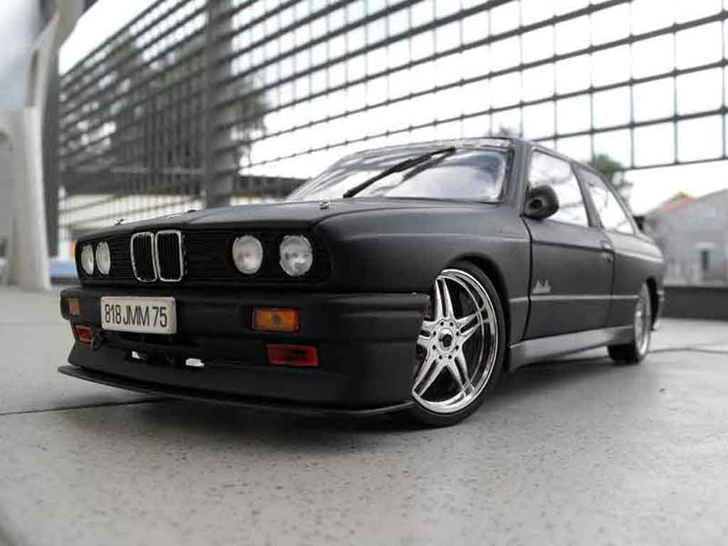 Bmw M3 E30 1/18 Minichamps E30 zwart echappement inox nos modelauto