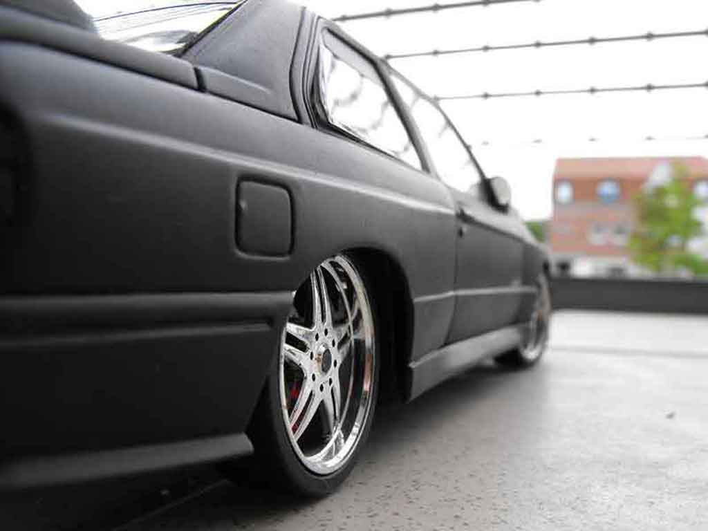 Bmw M3 coupe E30 zwart echappement inox nos 1/18 Minichamps