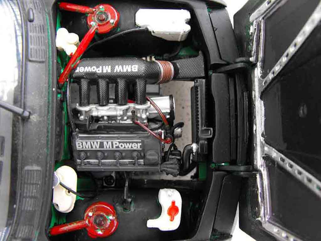 Bmw M3 coupe E30 zwart echappement inox nos 1/18 Minichamps