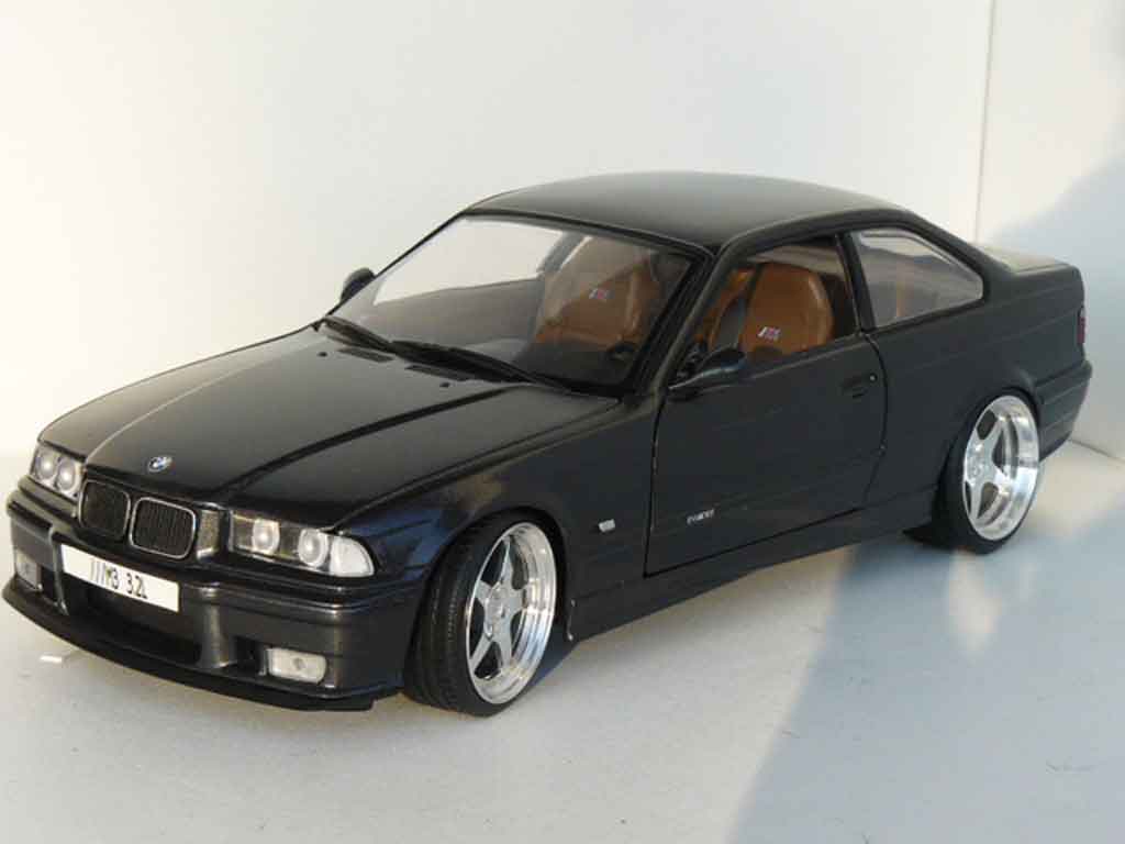 Bmw M3 E36 1/18 Ut Models E36 3.2 l titanium grijs modelauto