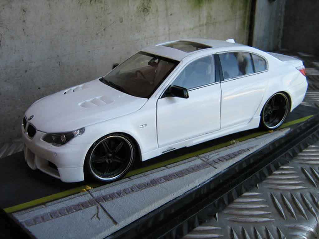 Bmw M5 tuning E60 ac schnitzer look m6 1/18 Revell