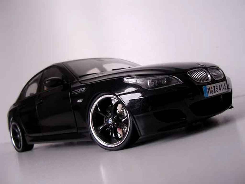 Bmw M5 tuning E60 jantes techart zwarts 1/18 Kyosho
