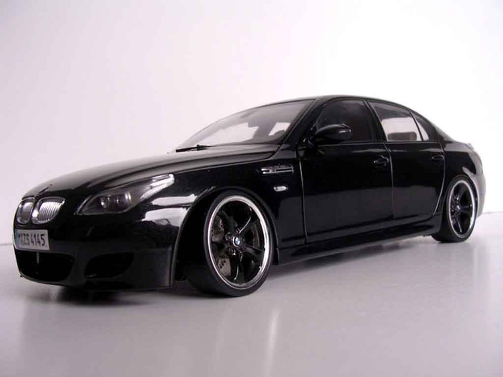 Bmw M5 tuning E60 jantes techart zwarts 1/18 Kyosho