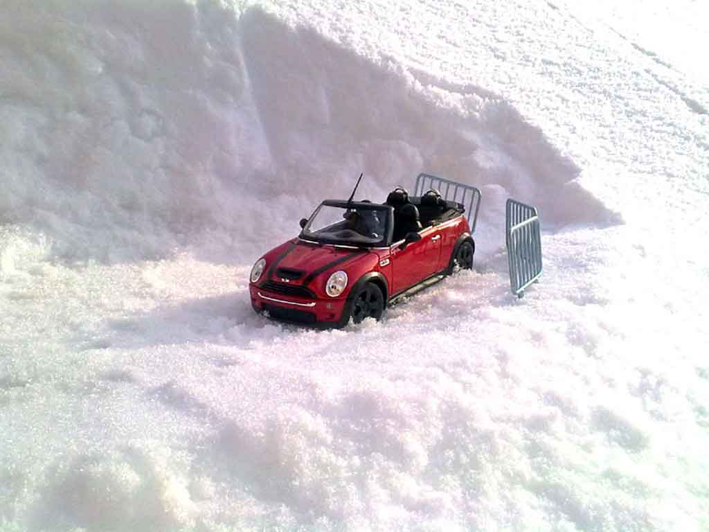 Mini Cabriolet S 1/18 Burago S s rood modelauto