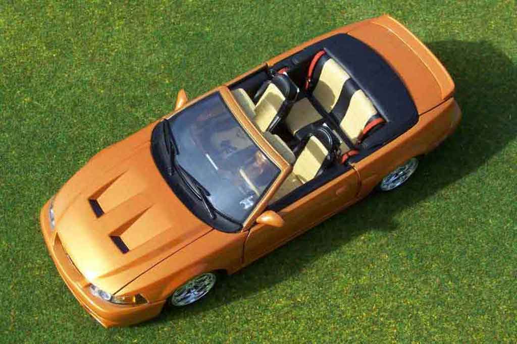 Ford Mustang 2003 svt cabriolet oranje juice 1/18 Ut Models