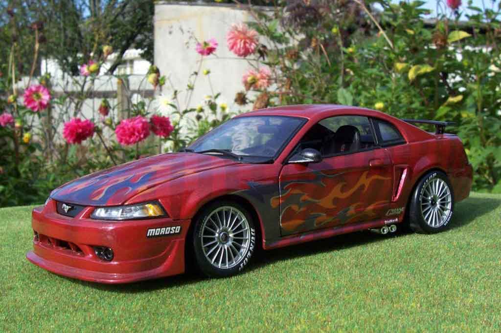 Ford Mustang 2000 1/18 Ut Models 2000 svt cobra fire snake modelauto