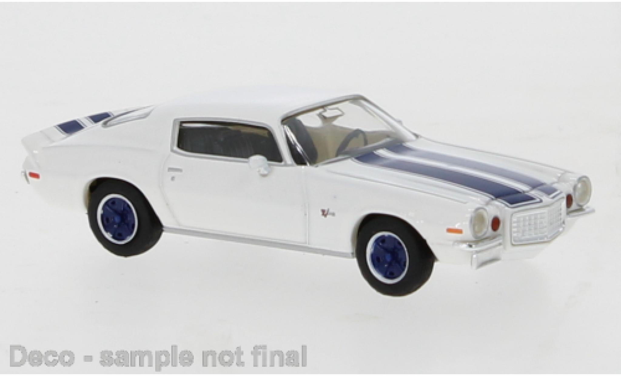 Chevrolet Camaro 1/87 Brekina Z 28 wit/blauw fonc&eacute; 1966 modelauto