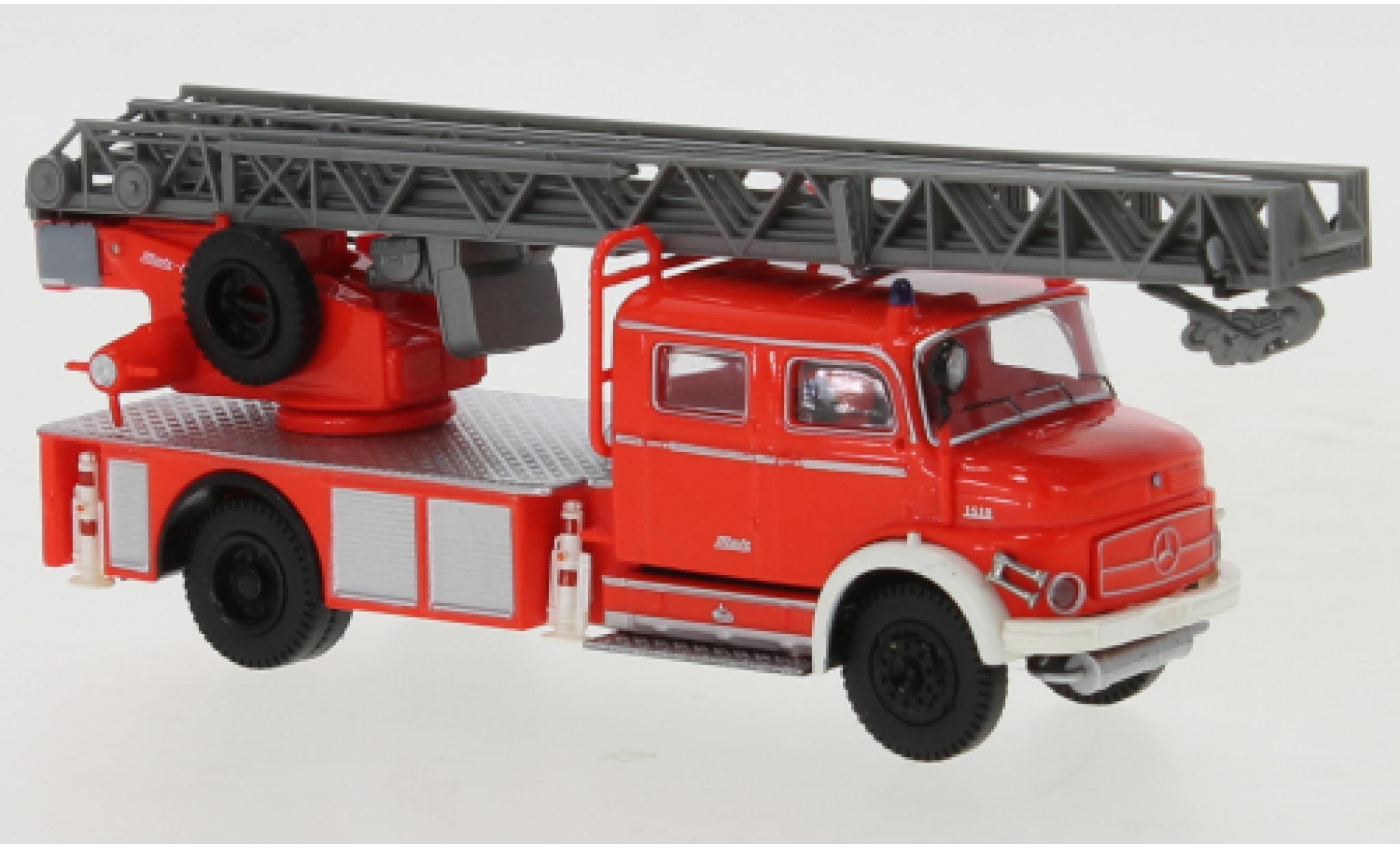 Mercedes CLA 1/87 Brekina L 1519 DLK 30 rood clair/wit 1972 modelauto
