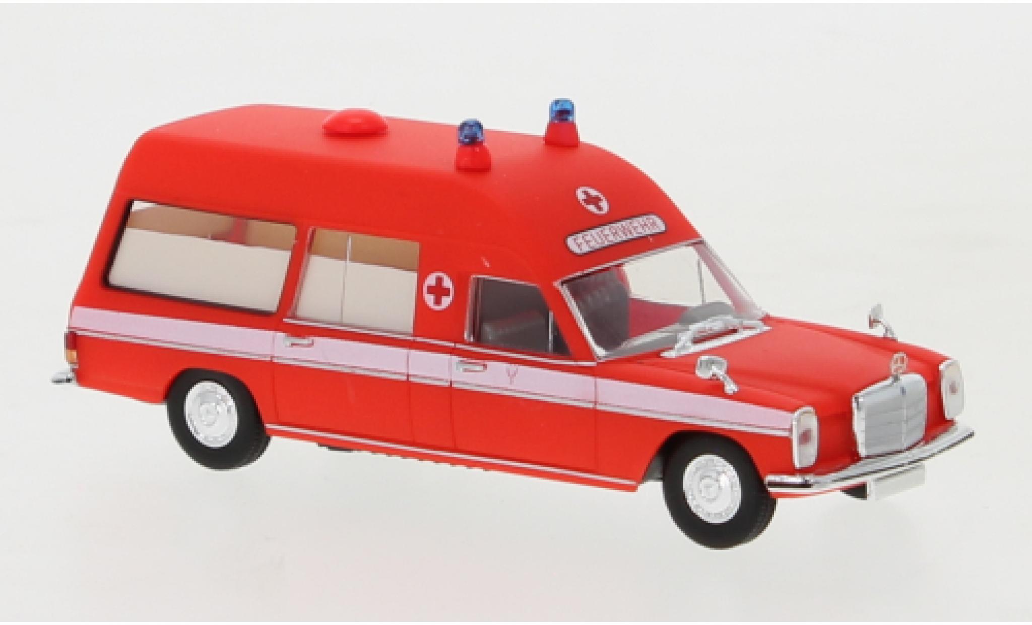 Mercedes /8 1/87 Brekina KTW Berufsfeuerwehr Frankfurt 1970 2. Version Ambulancewagen modelauto
