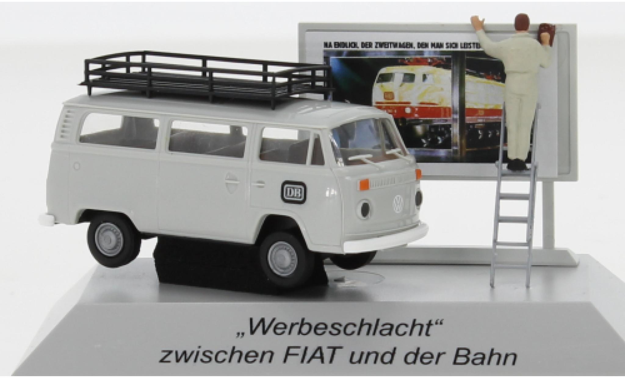 Volkswagen T2 1/87 Brekina Stationwagen DB 1973 avec Plakatwand modelauto