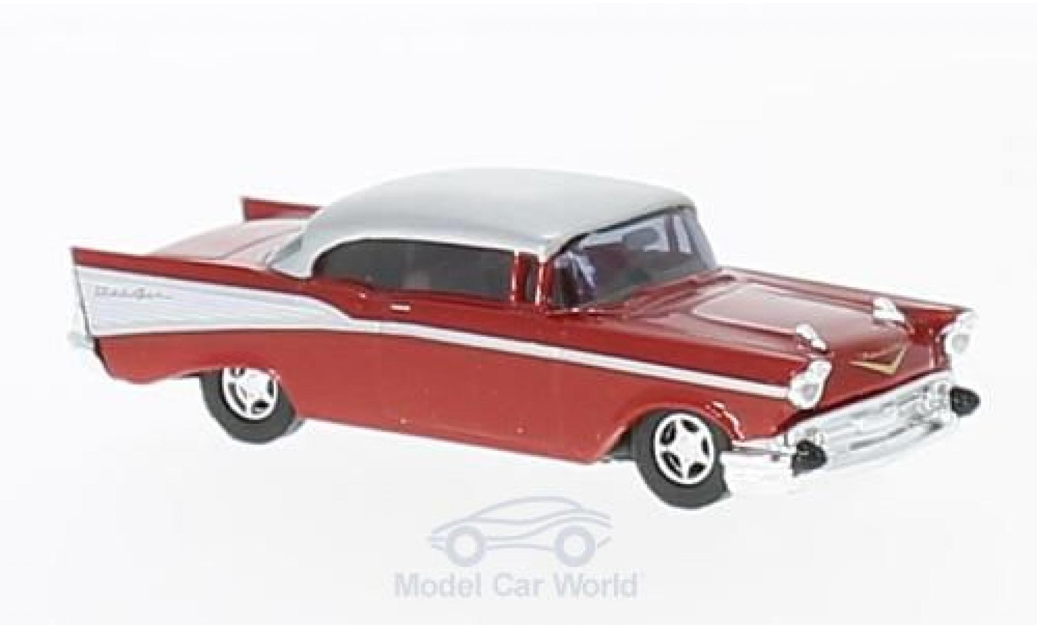Chevrolet Bel Air 1957 1/87 Busch metallic rood/grijs 1957 modelauto