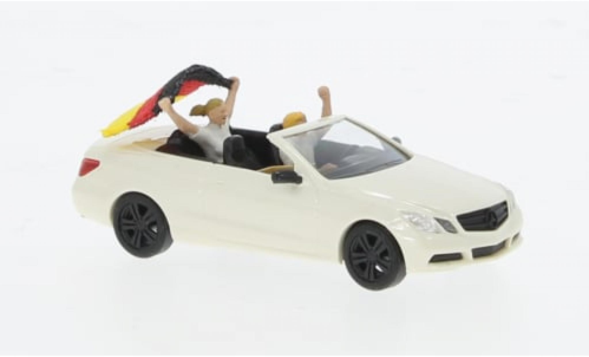 Mercedes Classe E 1/87 Busch Cabriolet Fu&szlig;ball-Fieber 2024 1:87 modelauto