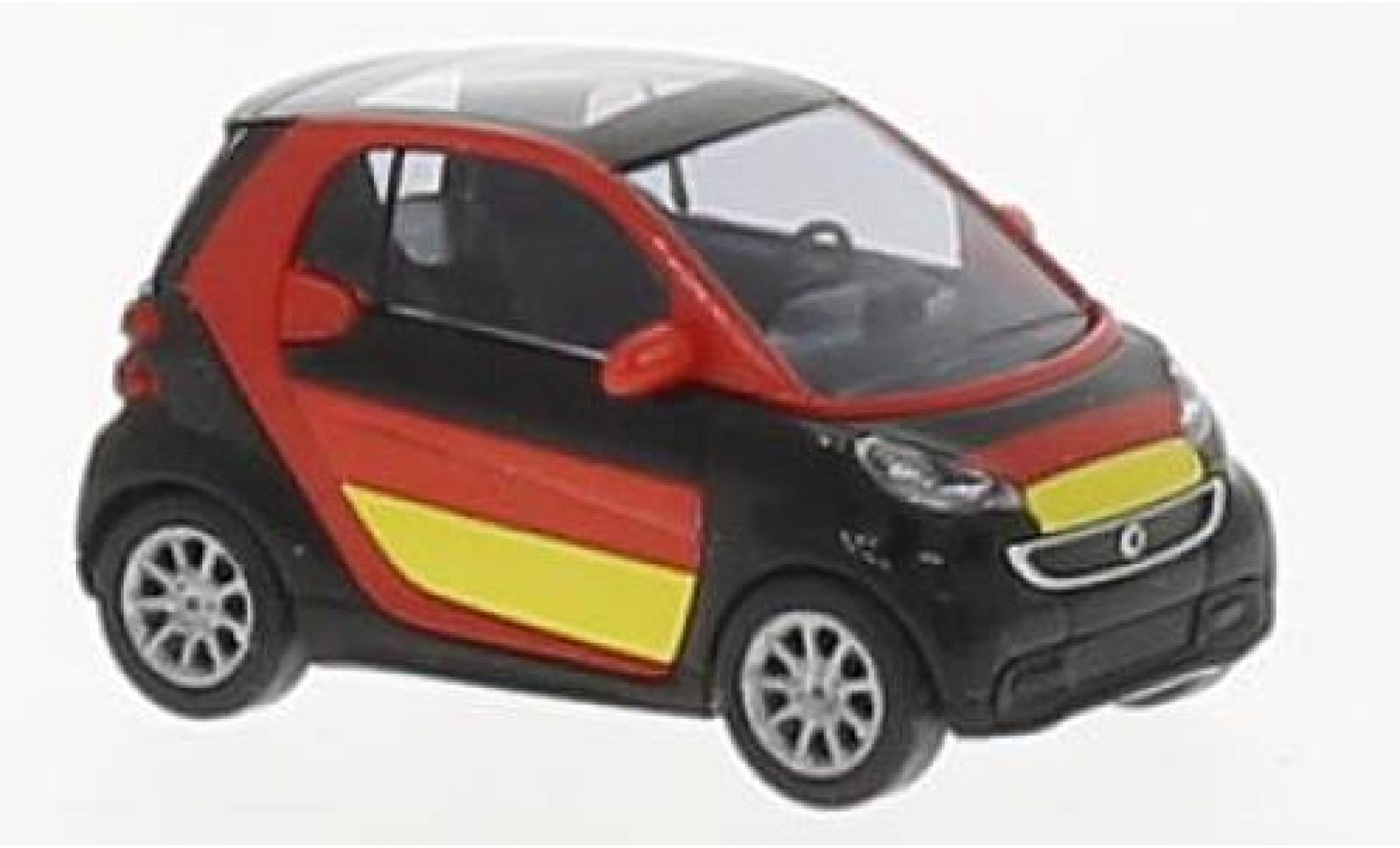 Smart ForTwo 1/87 Busch Fortwo Fu&szlig;ball Fan 2012 modelauto