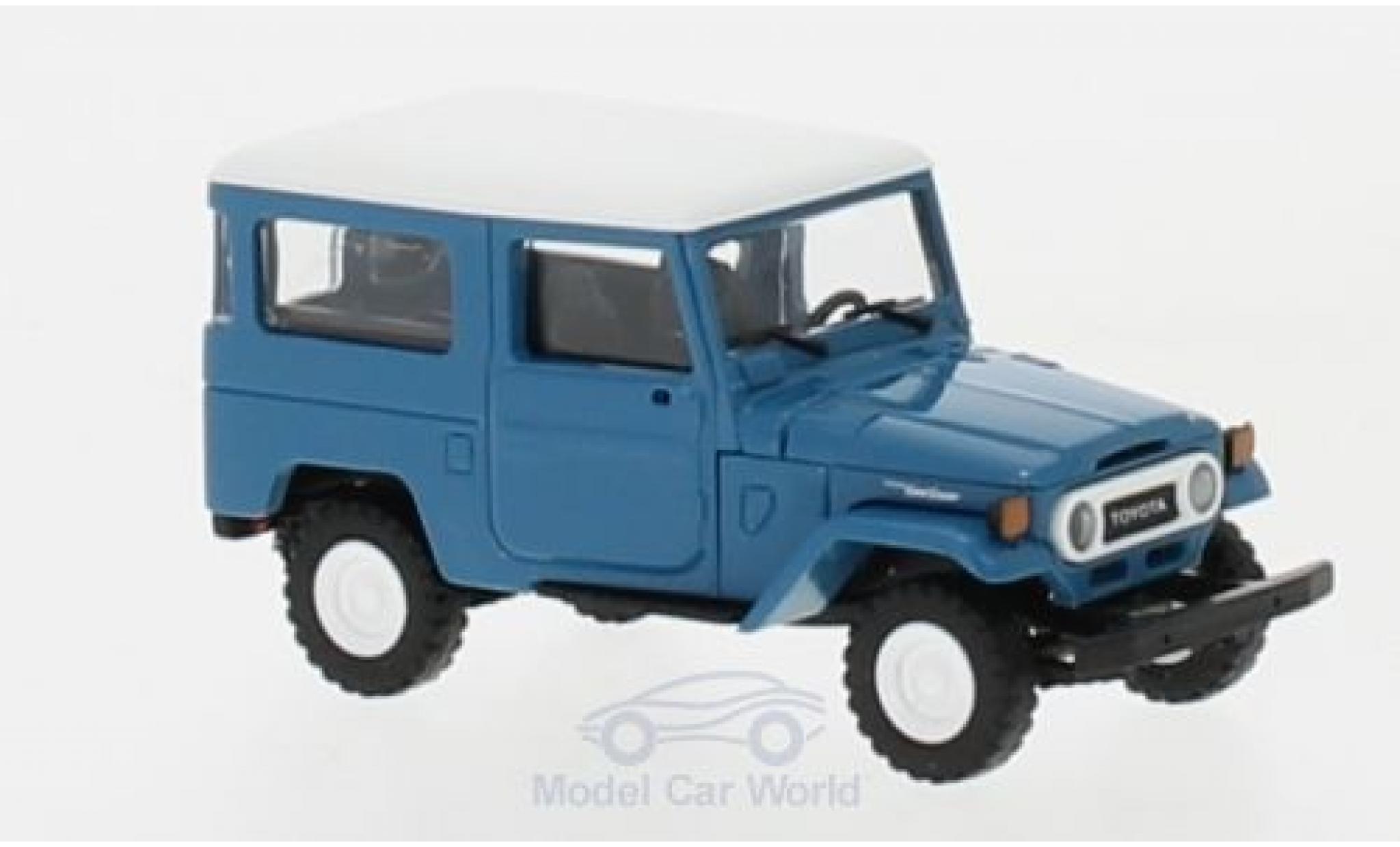 Toyota Land Cruiser 1/87 Busch J4 blauw/wit modelauto