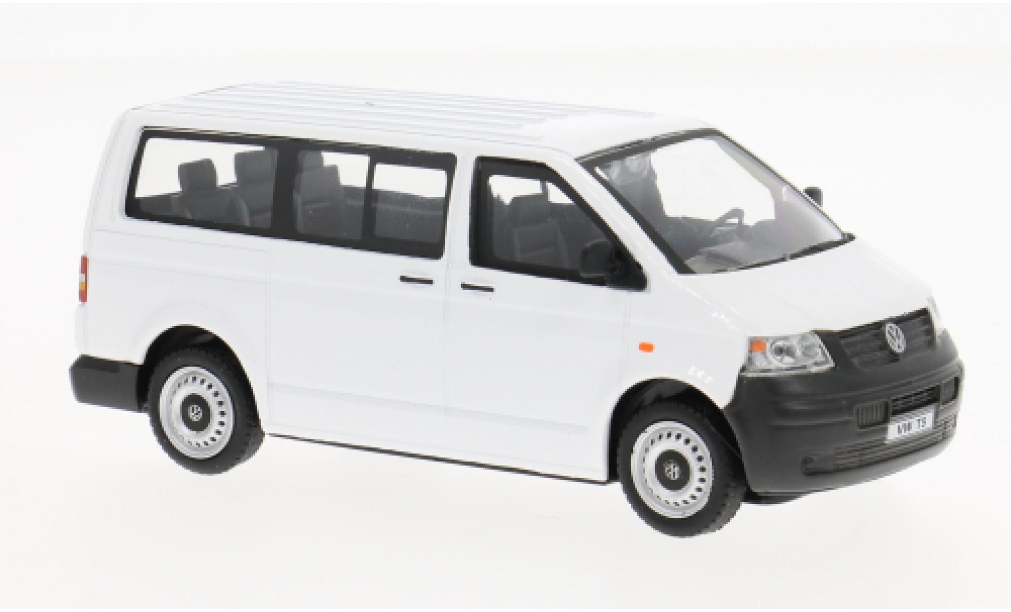 Volkswagen T5 1/43 Cararama wit 2010 1:43 modelauto