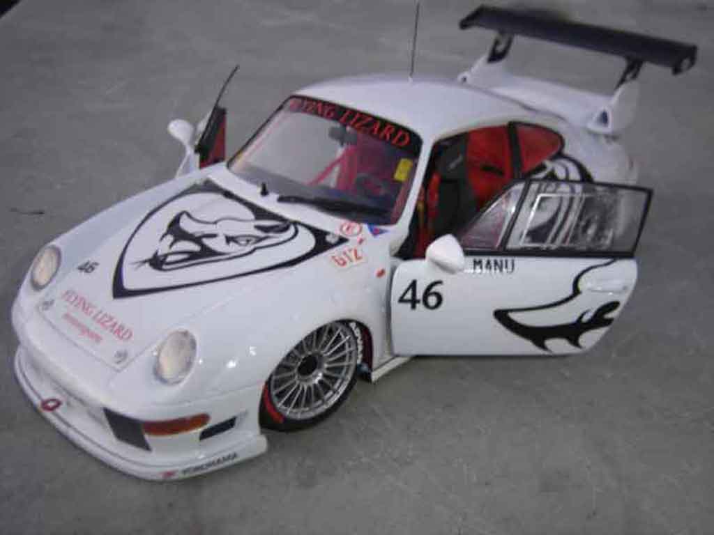 Porsche 911 GT2 evo flying lizard 1/18 Ut Models