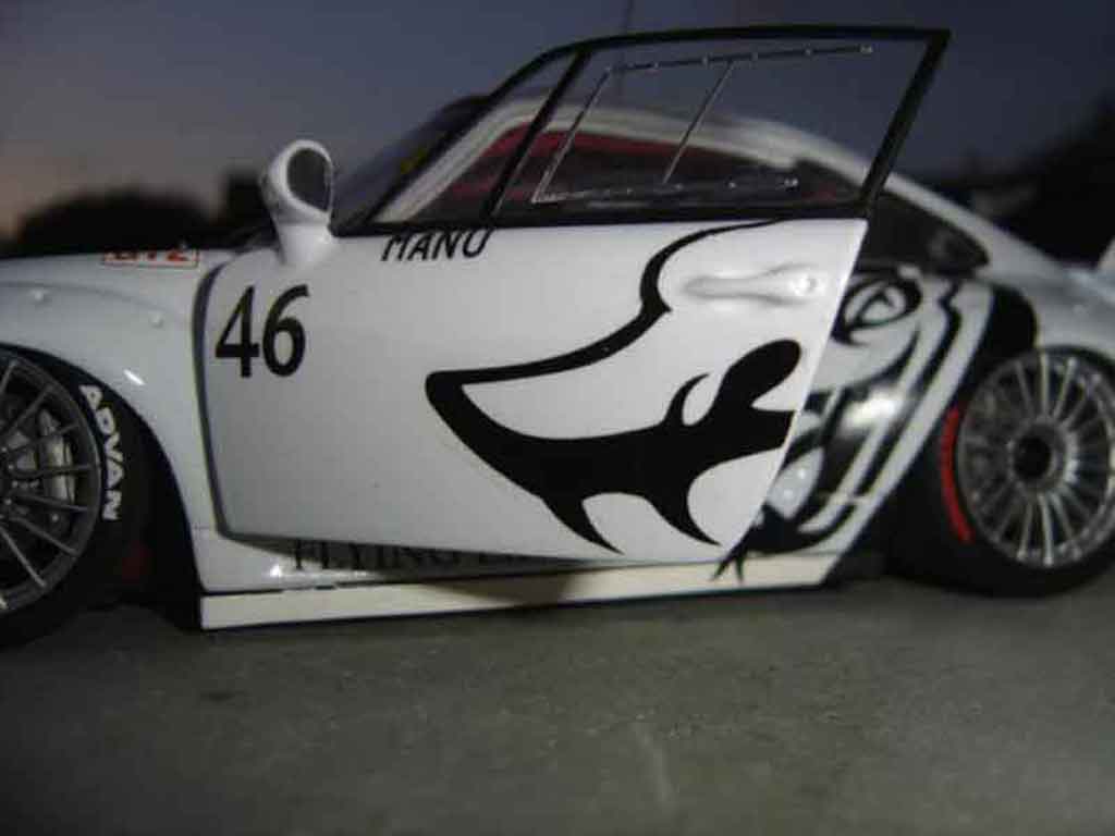 Porsche 911 GT2 evo flying lizard 1/18 Ut Models