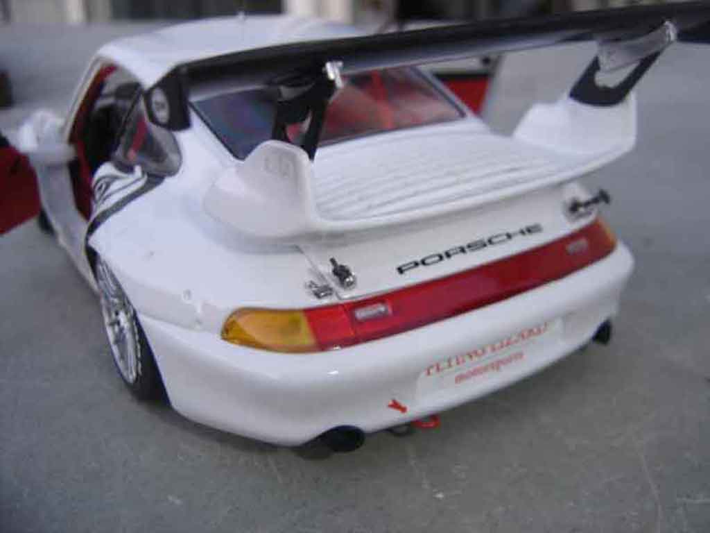Porsche 911 GT2 evo flying lizard 1/18 Ut Models