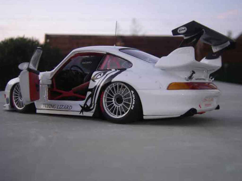 Porsche 911 GT2 evo flying lizard 1/18 Ut Models