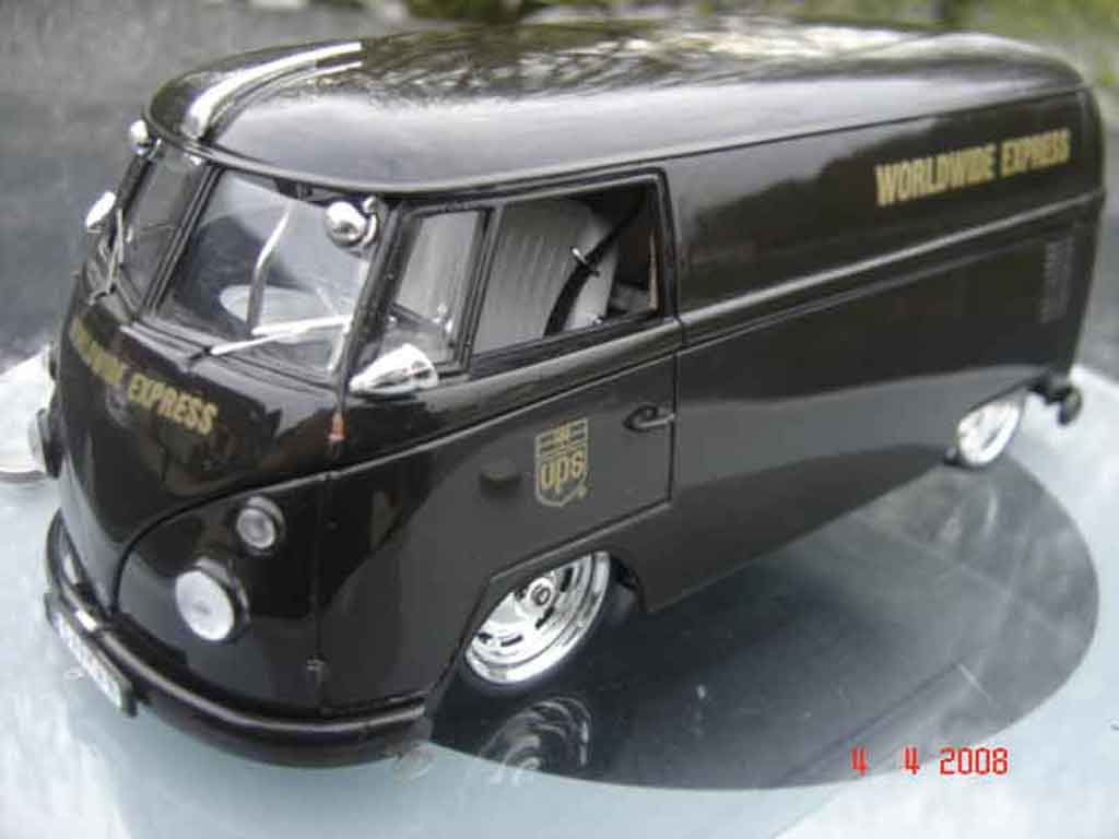 Volkswagen Combi Base ups 1/18 Solido