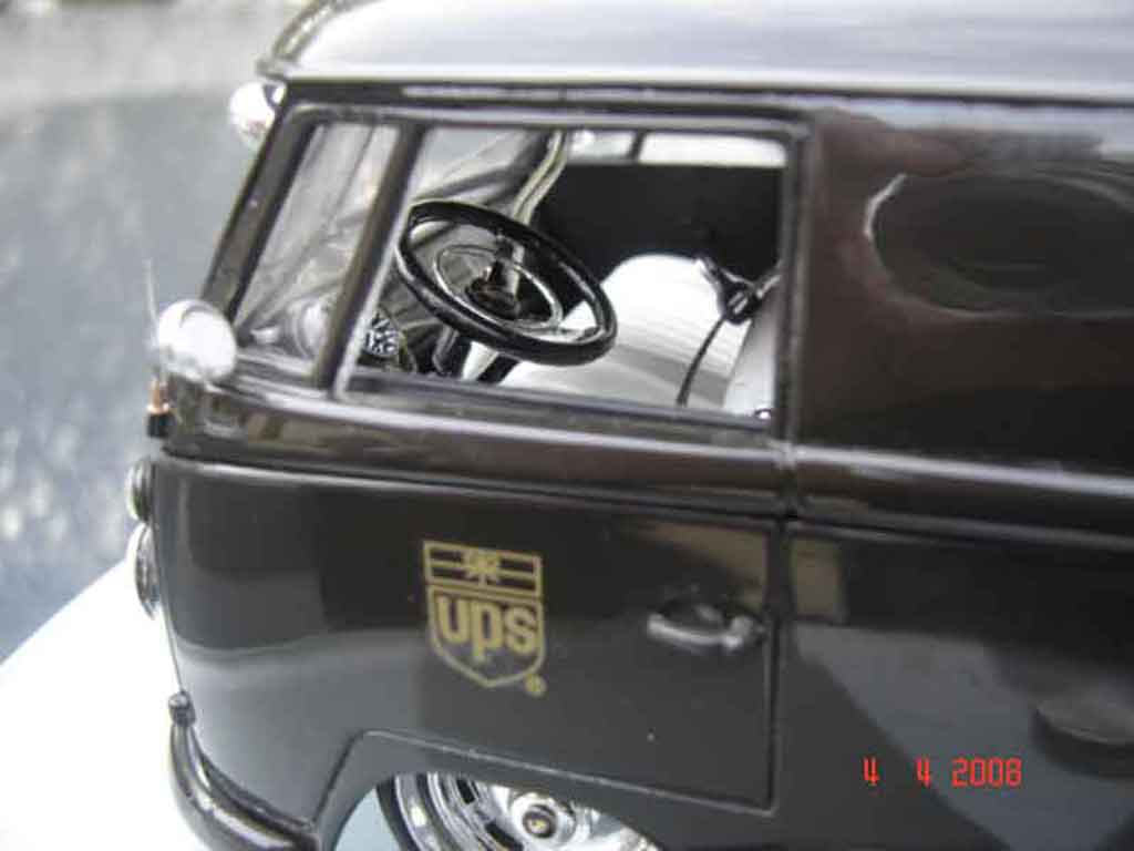 Volkswagen Combi Base ups 1/18 Solido
