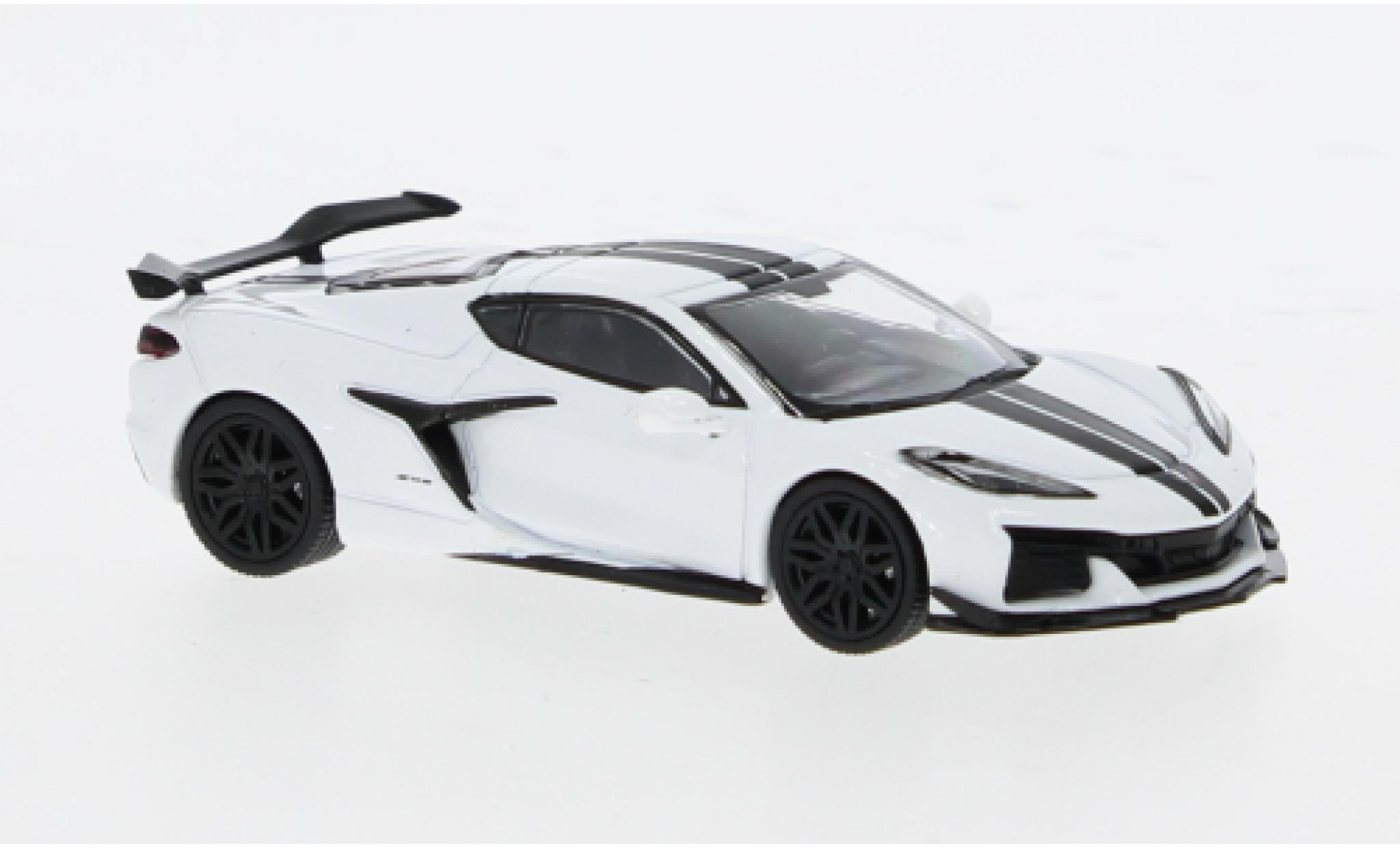 Chevrolet Corvette 1/64 Mini GT Z06 wit 1:64 modelauto