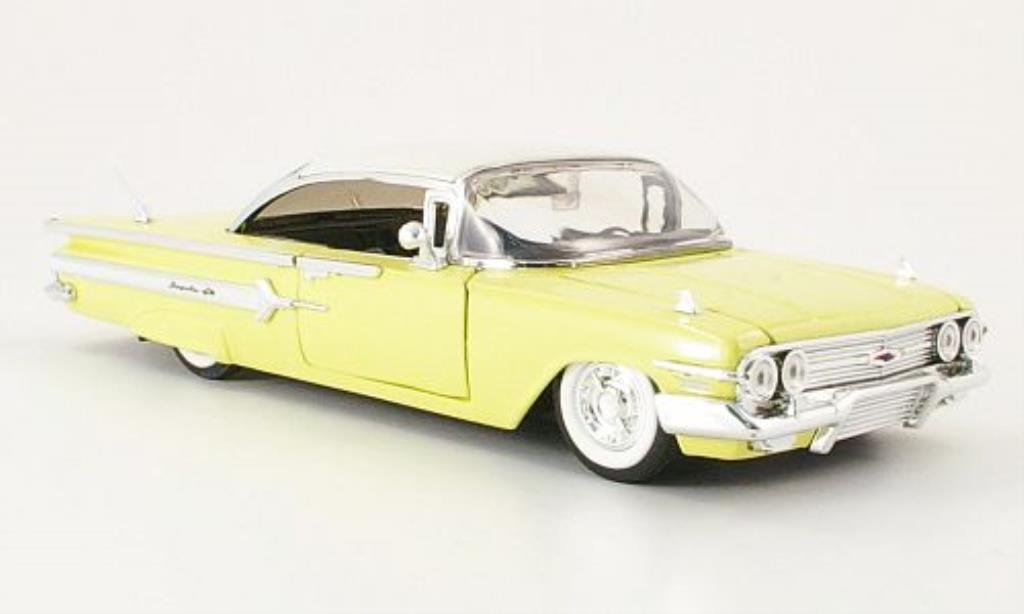 Chevrolet Impala 1/24 Jada Toys pastellgeel/wit 1960 modelauto