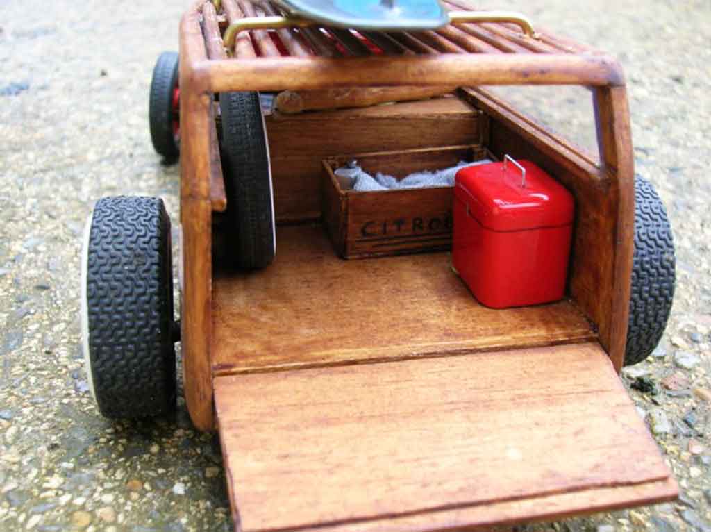 Citroen 2CV Berline woody the wooden horse hot rod 1/18 Solido