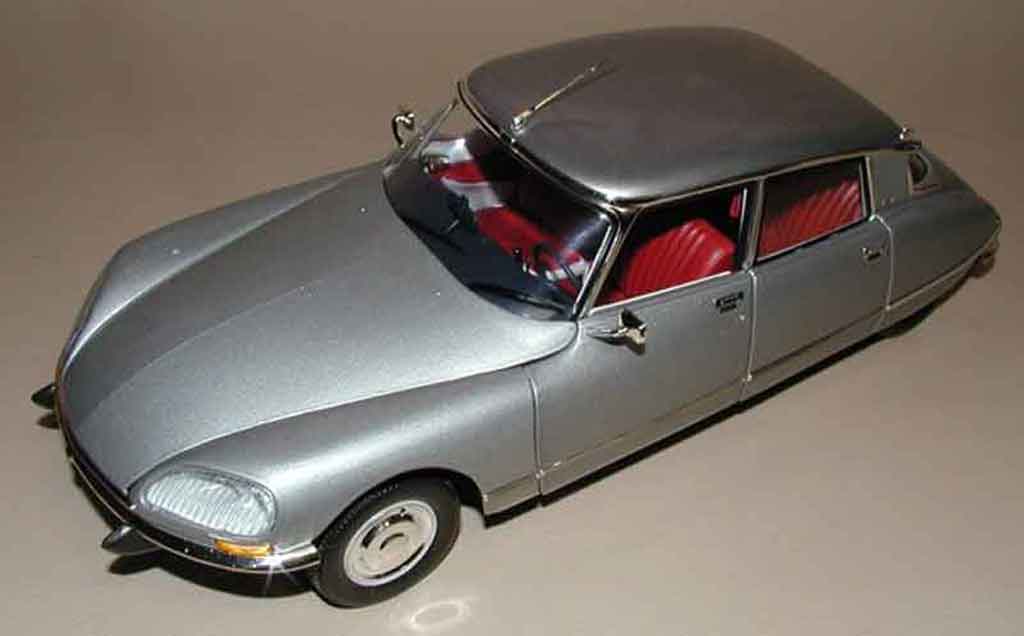 Citroen DS 21 cabriolet 4 portes rood lucifer 1/18 Norev