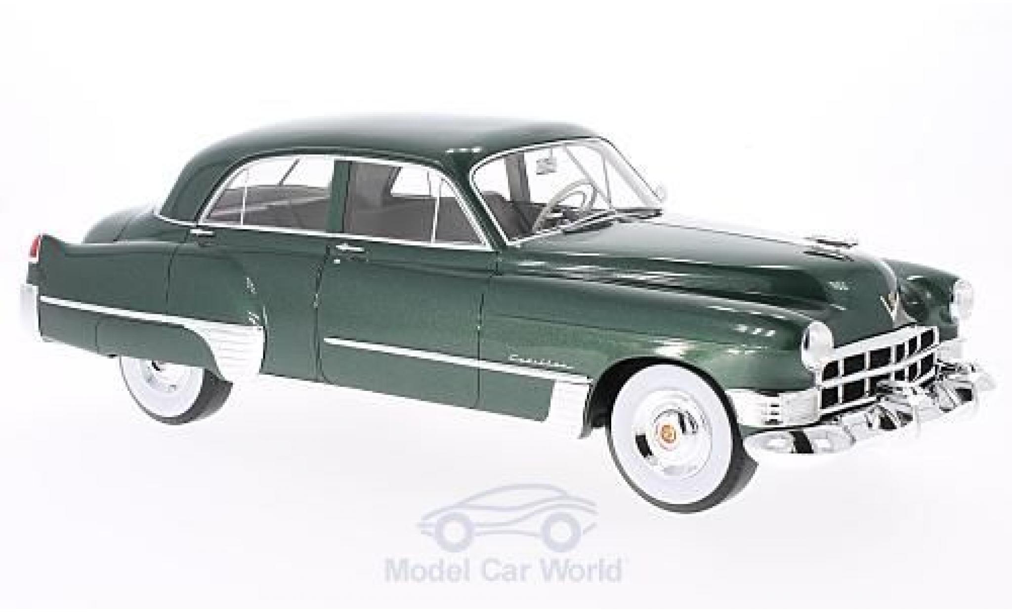 Cadillac Series 62 1/18 CMF Touring Sedan metallic groen 1949 modelauto