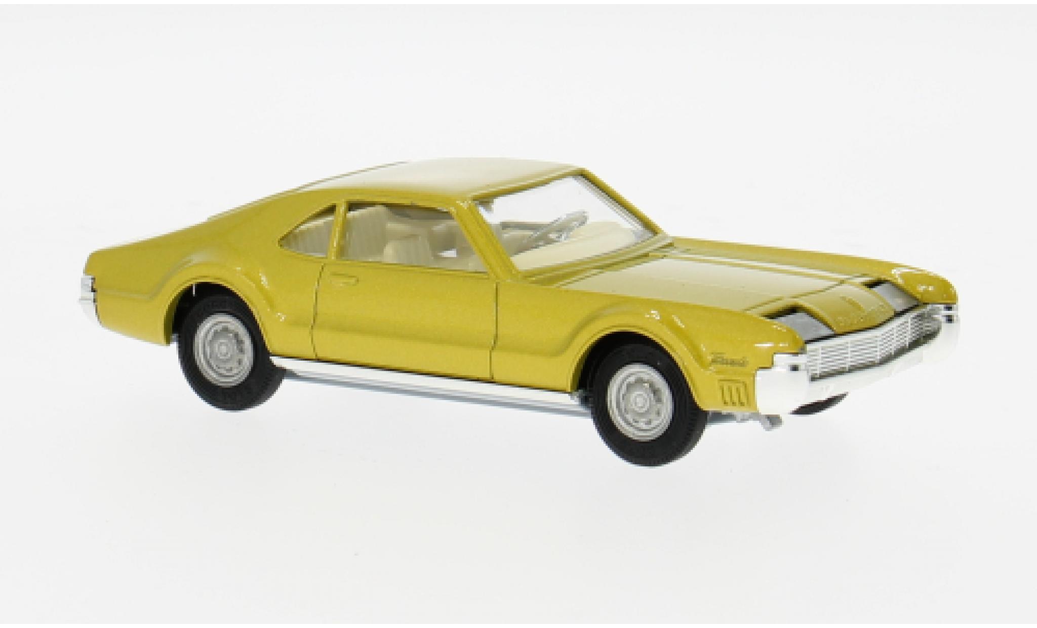 Oldsmobile Toronado 1/50 Corgi geel 1967 1:50 modelauto