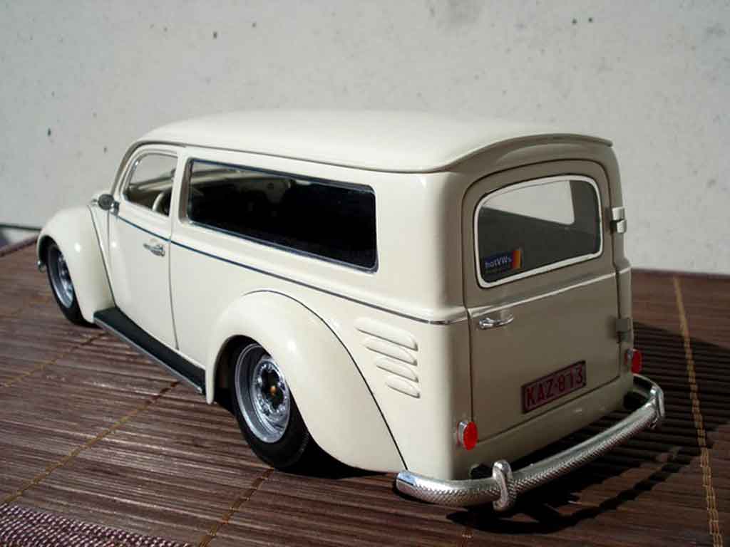 Volkswagen Kafer Base cox 1956 bestelbusje meeussen 1/18 Burago