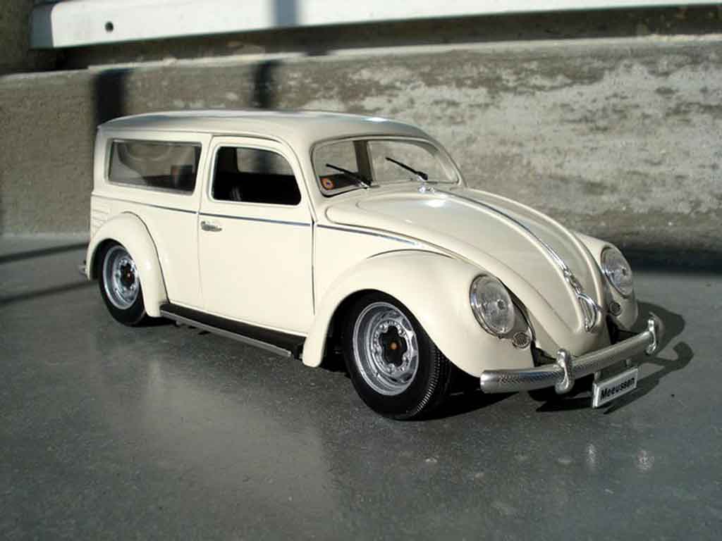 Volkswagen Kafer Base cox 1956 bestelbusje meeussen 1/18 Burago
