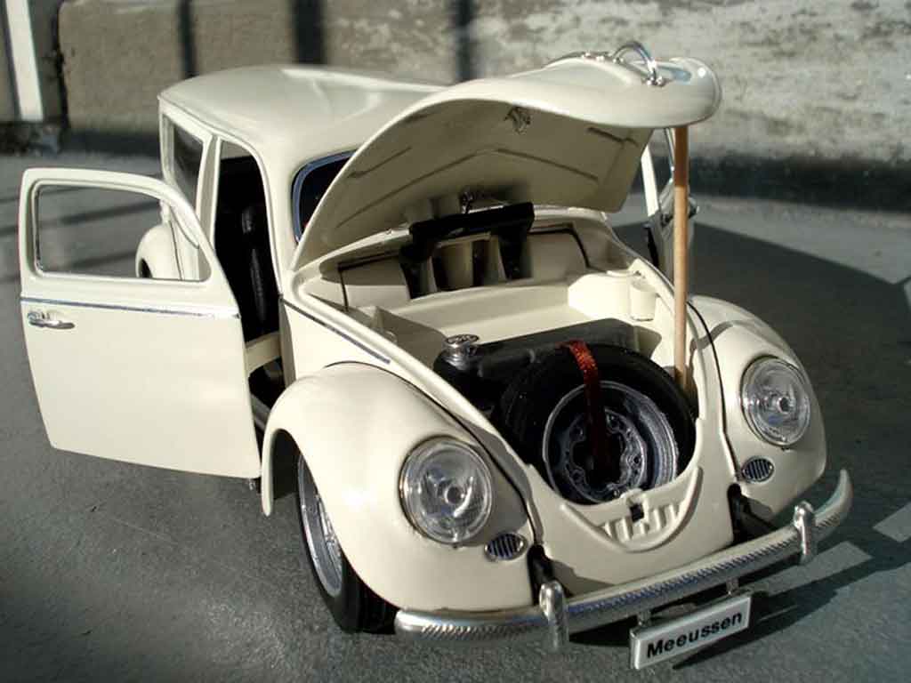 Volkswagen Kafer Base cox 1956 bestelbusje meeussen 1/18 Burago