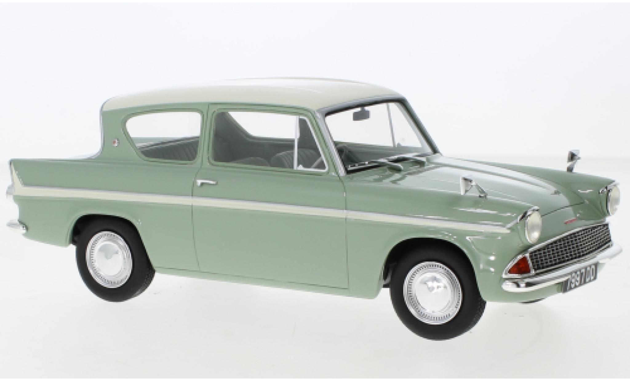 Ford Anglia 1/18 Cult Scale Models 105E groen/beige RHD 1961 modelauto