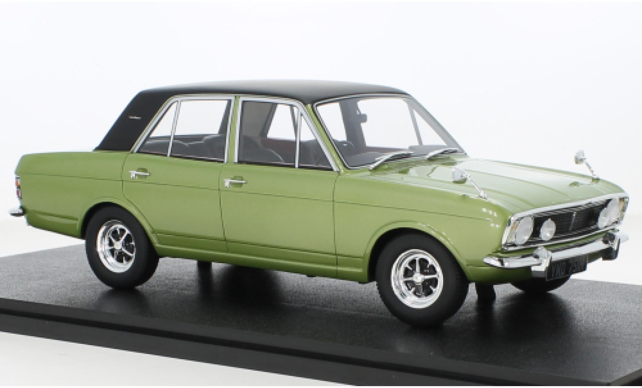 Ford Cortina 1/18 Cult Scale Models 1600E metallic groen/zwart RHD 1970 modelauto