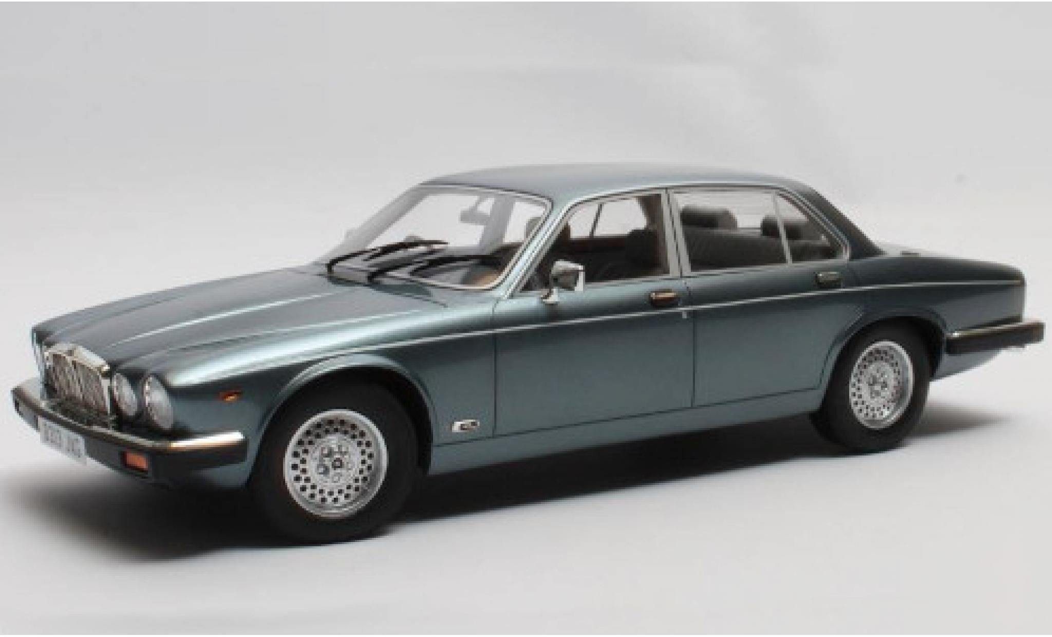Jaguar XJ 1/18 Cult Scale Models SIII Sovereign metallic blauw clair RHD 1983 modelauto