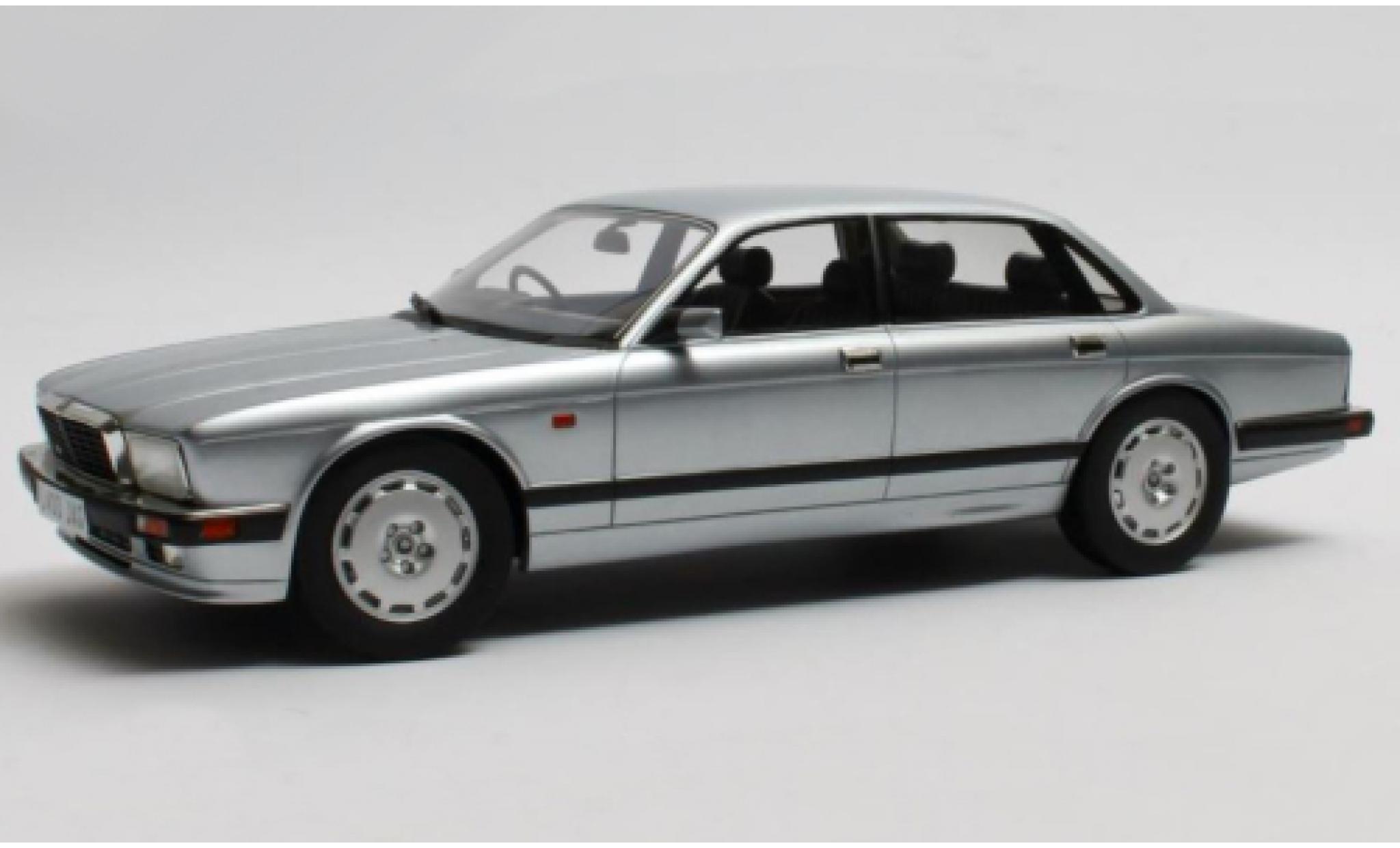 Jaguar XJ 1/18 Cult Scale Models R (40) grijs RHD 1990 modelauto