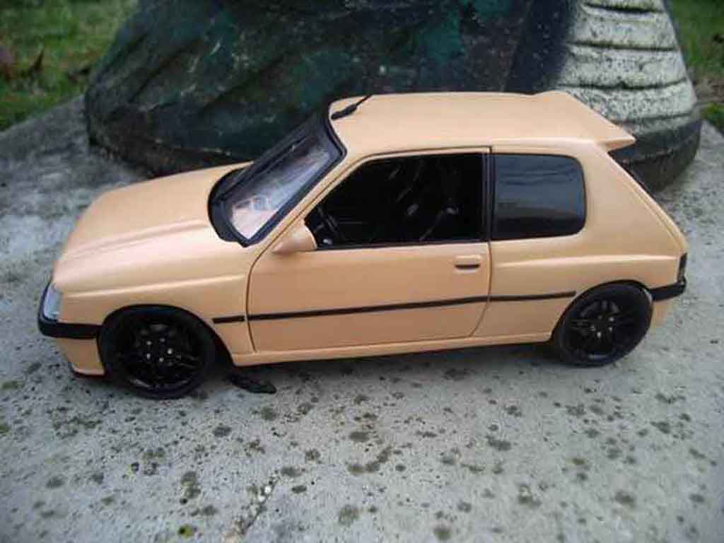 Peugeot 205 GTI Auto Tuning 93 abricot 1/18 Solido