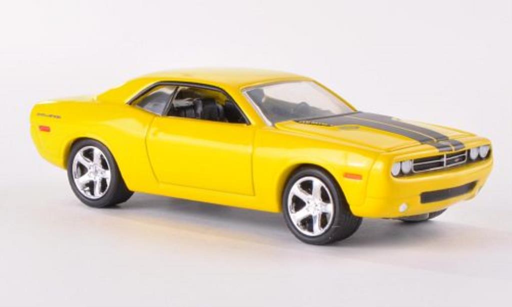 Dodge Challenger Concept 1/64 Greenlight Concept geel/matt-zwart 2006 modelauto